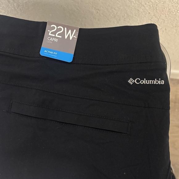 Columbia Women's Black Bermudas - Picture 4 of 7